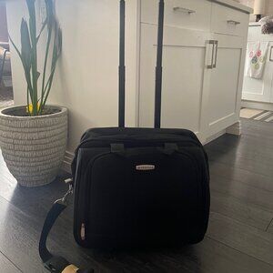 NEW Stratus Travel Rolling Carry-on Briefcase Laptop Bag - with lock